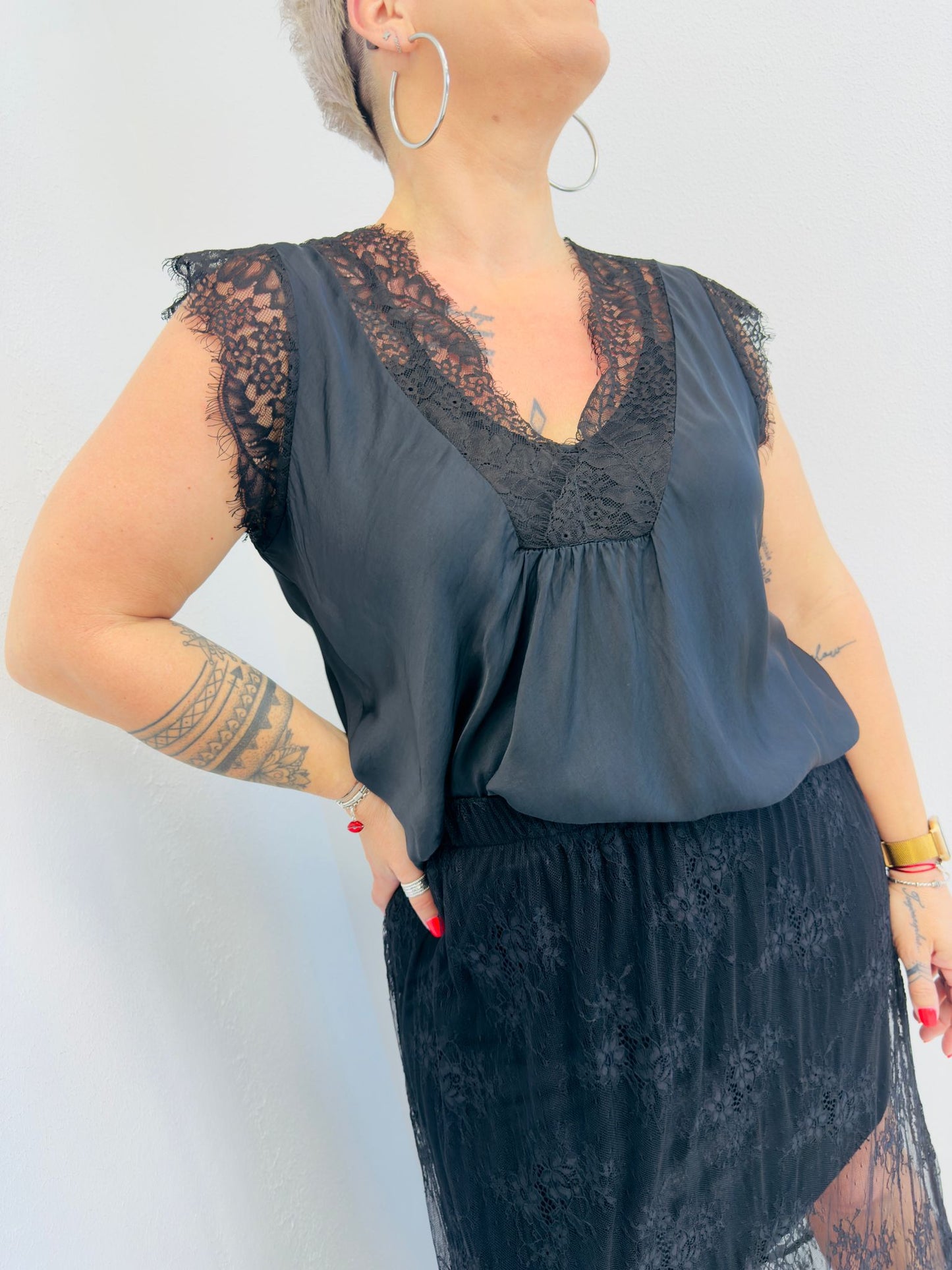 Top femme chic grande taille en viscose et soie blanc avec dentelle col – Courbes Divines Réunion