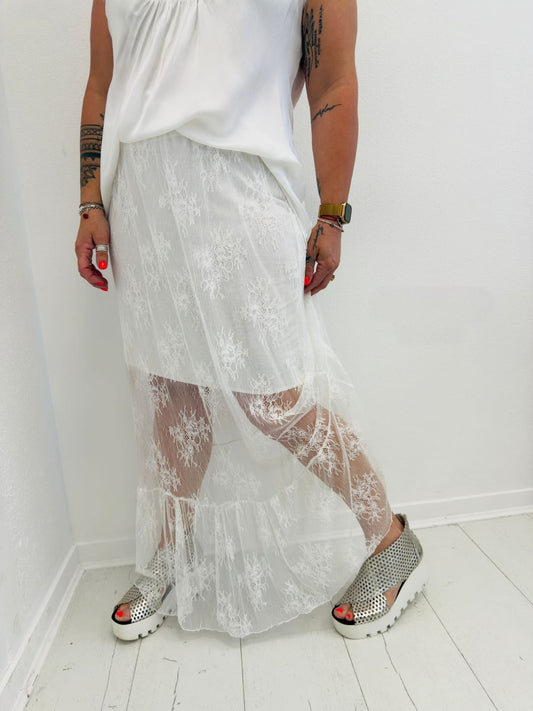 Jupe longue grande taille en voile brodé – Taille 42/46 – Blanc ou Noir