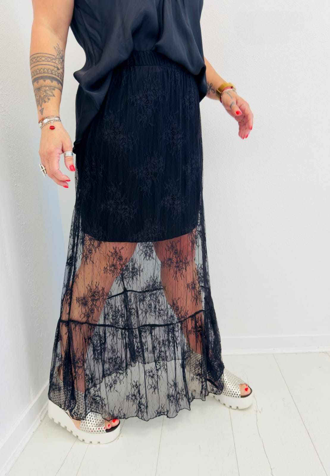 Jupe longue grande taille en voile brodé – Taille 42/46 – Blanc ou Noir